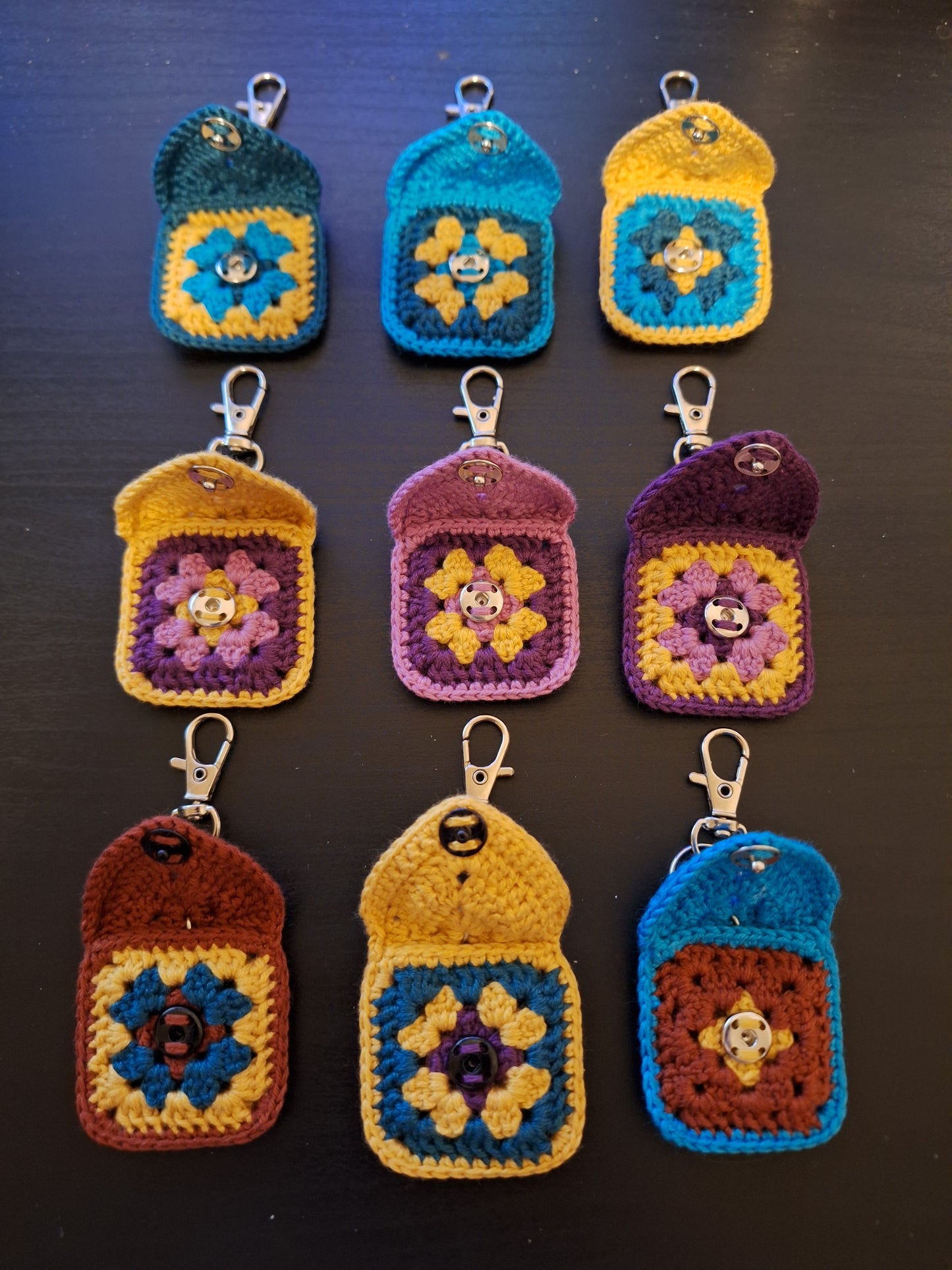 Keychain coin holder - Granny Squares (Assorted colors)